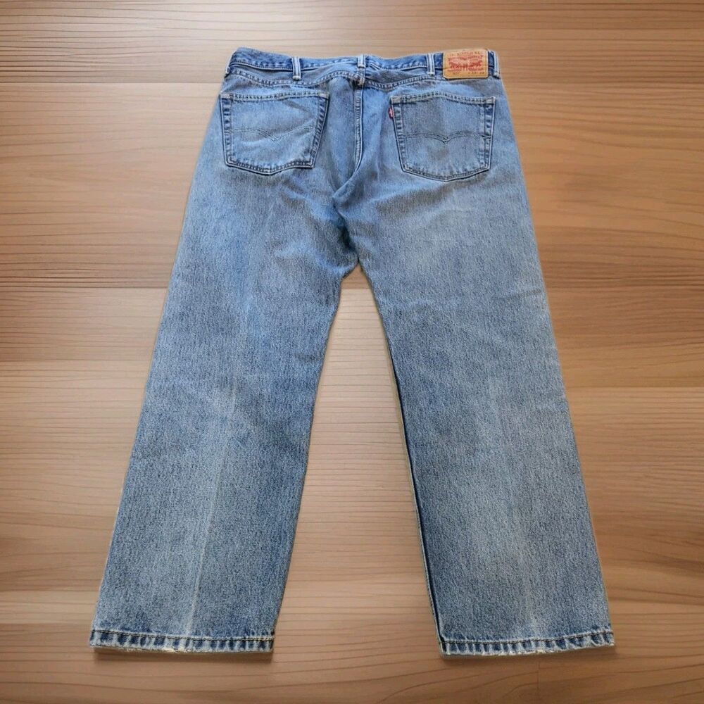 Levis 505 Jeans Mens 38x29 Blue Denim Regular Fit Straight Light Wash Stretch - Picture 2 of 4